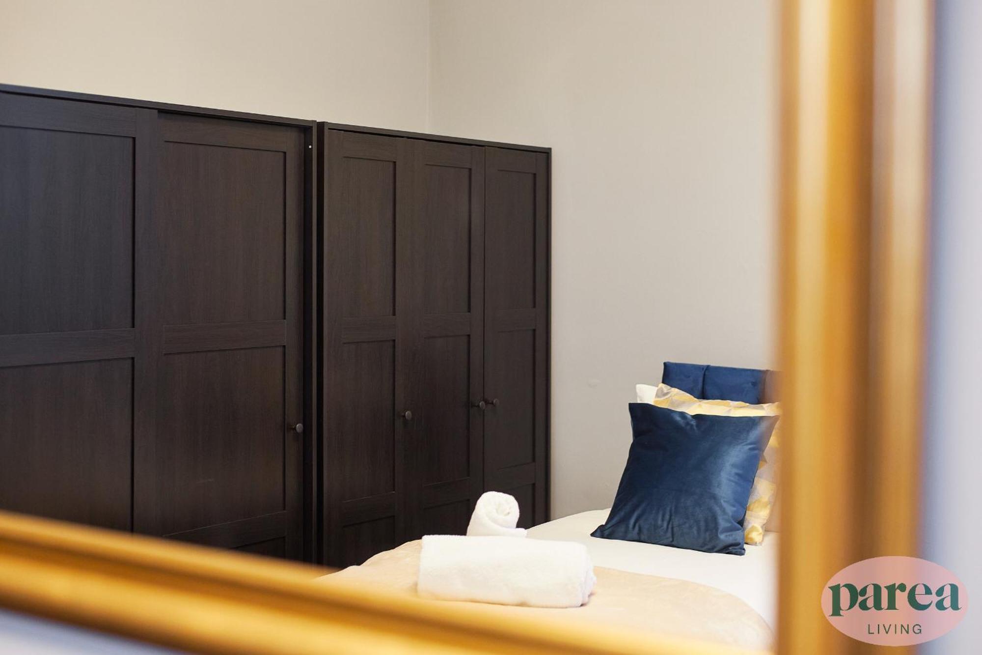 Parea Living - Leytonstone, 2-bedroom Serviced Apartment, Free Parking, Remote Working Londra