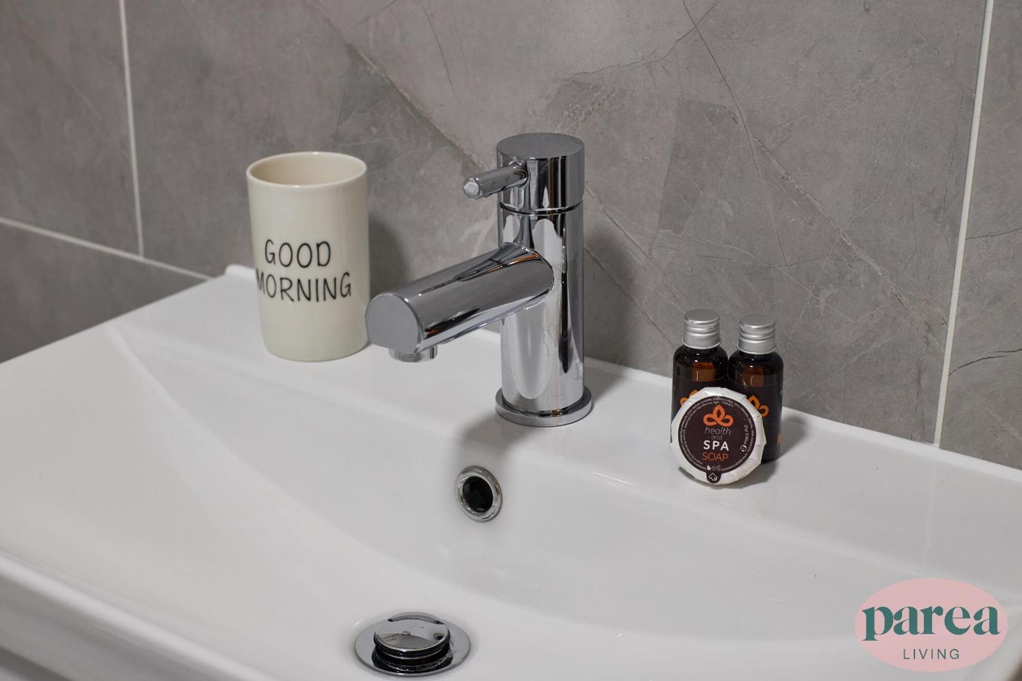 Parea Living - Leytonstone, 2-bedroom Serviced Apartment, Free Parking, Remote Working Apartament Londra
