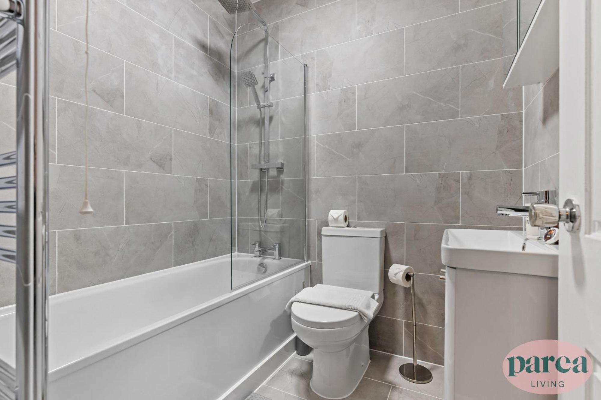 Apartament Parea Living - Leytonstone, 2-bedroom Serviced Apartment, Free Parking, Remote Working *